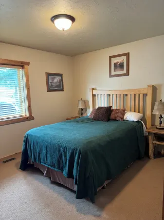 Cozy cabin with AC, Wi-Fi and view of Bear Lake in charming Fish Haven, Idaho