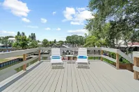 Cozy Canal Escape! Screen Covered Pool, Sunroom, Sun Deck, & Floating Boat Dock - 4-Star