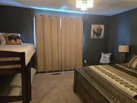 Bison Loft Suite- Trailers/UTV's/Bikers Welcome