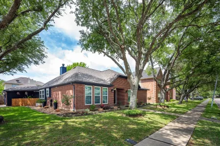 Spacious 4 bed room House Charming Pearland Retreat • Family Friendly