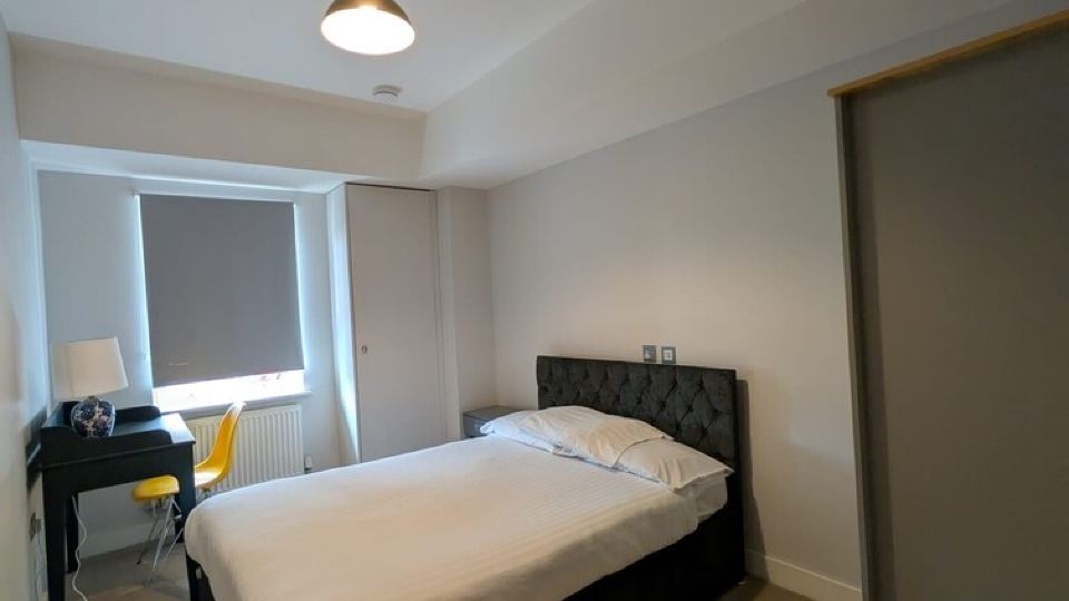 Lovely One Bed Flat & Parking Heart of Brentwood, Close to Station & High Street
