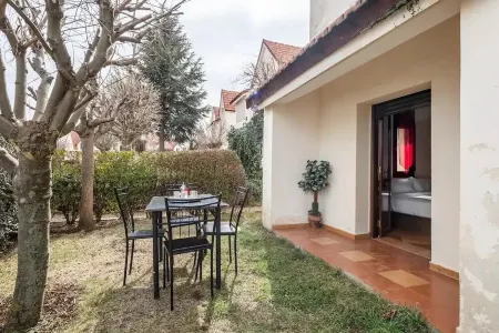 Lovely apartment with free parking in Evran