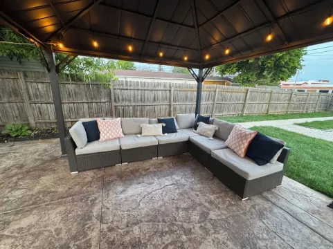 4- Bedroom Retreat with Sauna, Game Room, Patio & Walk to Bars & Restaurants