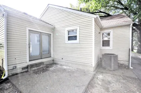 Paducah’s Cutest Cottage renovated with yoga studio