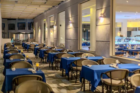 Casa Blue Resort Отели рядом с достопримечательностью «Bridge of Royal Tulip Beach Resort»