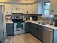 Veteran Owned, charming 4-bedroom house with WiFi, AC in lovely Presque Isle Hotels in Presque Isle