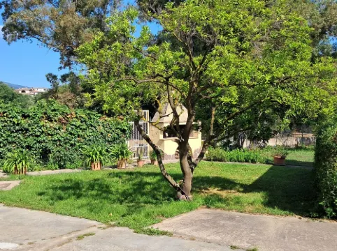 Vacation house with veranda and garden