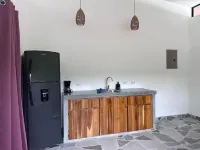 Private Studio, 90 seconds to the beach, with AC, WiFi, & Pool