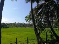 Charming 2-bedroom house 700 m to beach with AC, WiFi in welcoming Ahangama