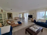 Antibes, Villa Avec Belle Piscine, Jacuzzi 3 Chambres Parkings