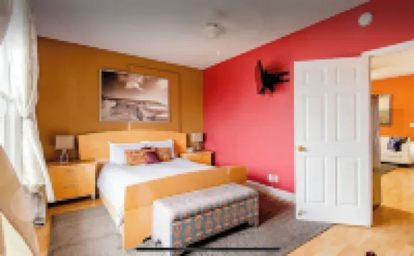 1880 Victorian In Heart Of Downtown