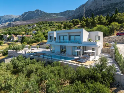 Luxury Villa in Podgora – 4 Bedrooms, Heated Pool, Sea View, AC & WiFi Hotel a Podgora