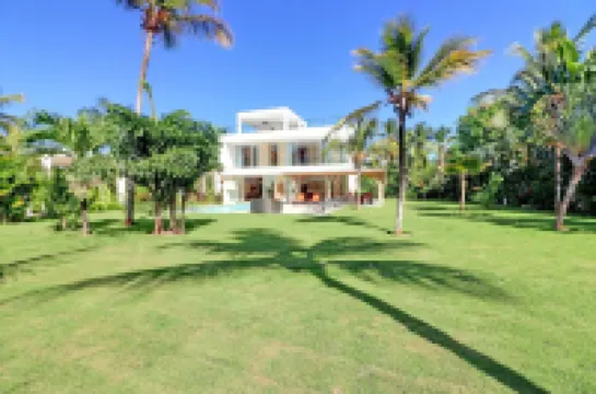 Casa Sirenas at Las Terrenas: Spacious 6-bedroom for 14 pax villa close to beach