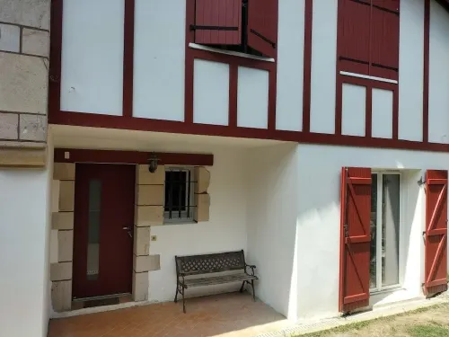 House 150m² - 4 bedrooms Hotels in Urrugne