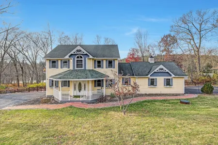 Poconos Idyllic Lakefront House • 12ppl • Gameroom • Hot Tub • Firepit