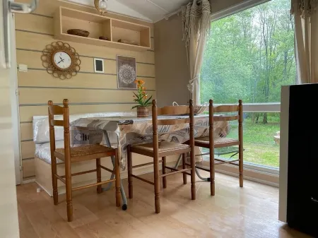 Mobil-home Boho Dans la Forêt des Contes de Fées Отели в г. Сент-Кристин