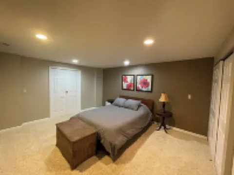 Private Basement Suite w/ Private Entry / Quiet Home / Long Stays Welcome Hotels in O'Fallon Township