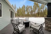 Custom home, 1.17 acres, 5 beds, 5 bath, sleeps 12+, Hot Tub, 80" TV, Pool Table