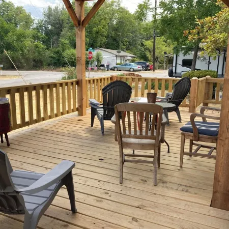 Nestle Inn-centrally located-walk to historic town Square-Big Rocks park & more