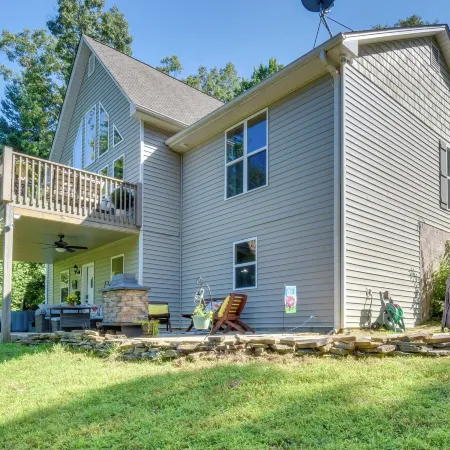 Lakemont Retreat Game Room, Hot Tub, and Mtn Views!