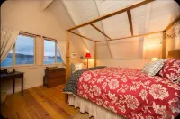 3BR Cottage with Gorgeous Sunsets, Private Beach and EV Charger