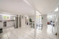 Juniper Cottage 2Br Guesthouse with Balcony Near Downtown Houston