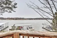 Private Dock, Lake Access! Multi-Level Ozarks Home - 3つ星