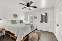 Wanderlust #2 | Hot Tub | Shared Outdoor Space