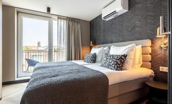 Playful and Luxurious Apartment in Heart of Delft