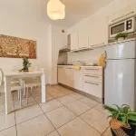 Grazioso appartamento con una camera da letto vicino alla spiaggia