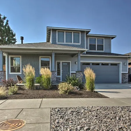Bend Home w/ Patio + Fire Pits < 3 Mi to Dtwn