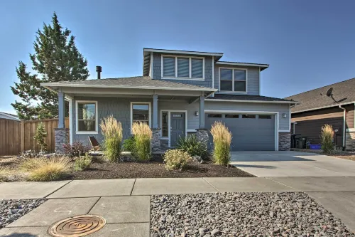 Bend Home w/ Patio + Fire Pits < 3 Mi to Dtwn - Homestays