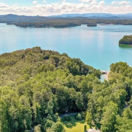 Lake, Fun, BBQ & Family. Charming & Cozy Home!