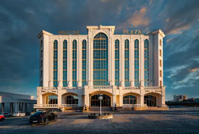 Prestige Plaza Hotel dekat Biserica Sfantul Ioan Botezatorul