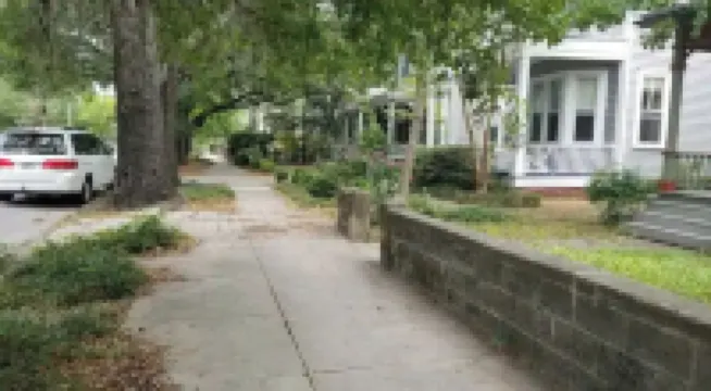 Beautiful Balcony one bedroom  steps to downtown River Walk !