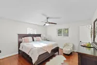 Dog Friendly with Fully Fenced Half Acre Yard, Prime Location, and in-Law Suite! Hotels in Springfield