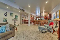 Expansive Getaway ~ 2 Miles to Mendenhall Glacier! - Parkplatz