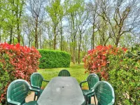 Duplex in Village with Forest View & Lake Nearby モンフランカンのホテル