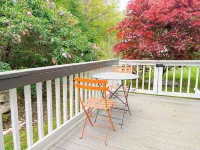 Meredith Town & Trail Cottage - Walkable to Water/Downtown, Dogs ok!