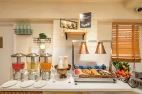 Bloom Hotel - Kakinada - breakfast