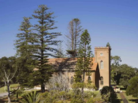 麥奎利港美居酒店