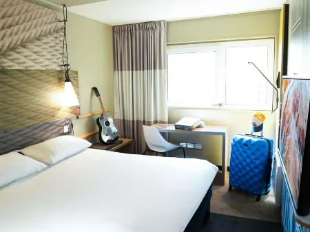 Ibis Caen Porte d'Angleterre Отели в г. Коломбель