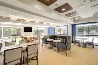 Holiday Inn Express & Suites Charlotte-Concord-I-85