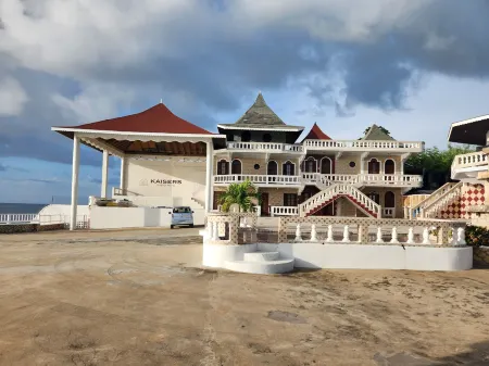 Kaisers Sunset Hotel -Adult Only -Negril Отели рядом с достопримечательностью «Самсара Клифф Хотел»
