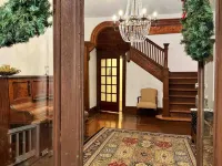 Valentine Suite / 1BD/1BA Apt in Holiday House Hotels in Evansville