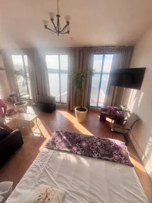 Spacious 5-bedroom house with AC, WiFi in delightful Tequesquitengo Hotels near Lago de Tequesquitengo