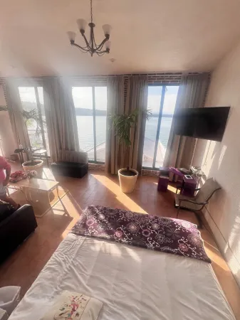 Spacious 5-bedroom house with AC, WiFi in delightful Tequesquitengo