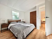 Lakeside Home Hot Tub + Heated Pool on Private 5 Acres Big Bear Camp附近的飯店