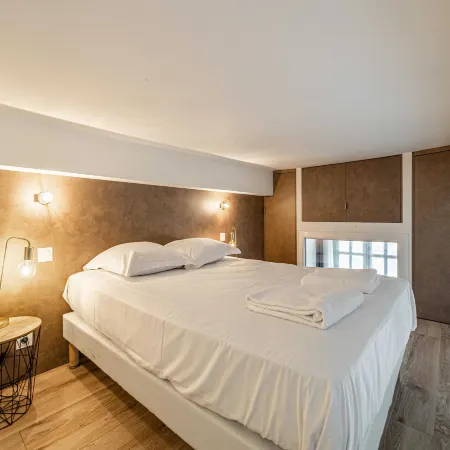 A/C Mezzanine Apt 2BR/4P - Place Garibaldi
