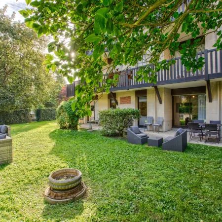 Deauville Lovely Flat with Private Garden